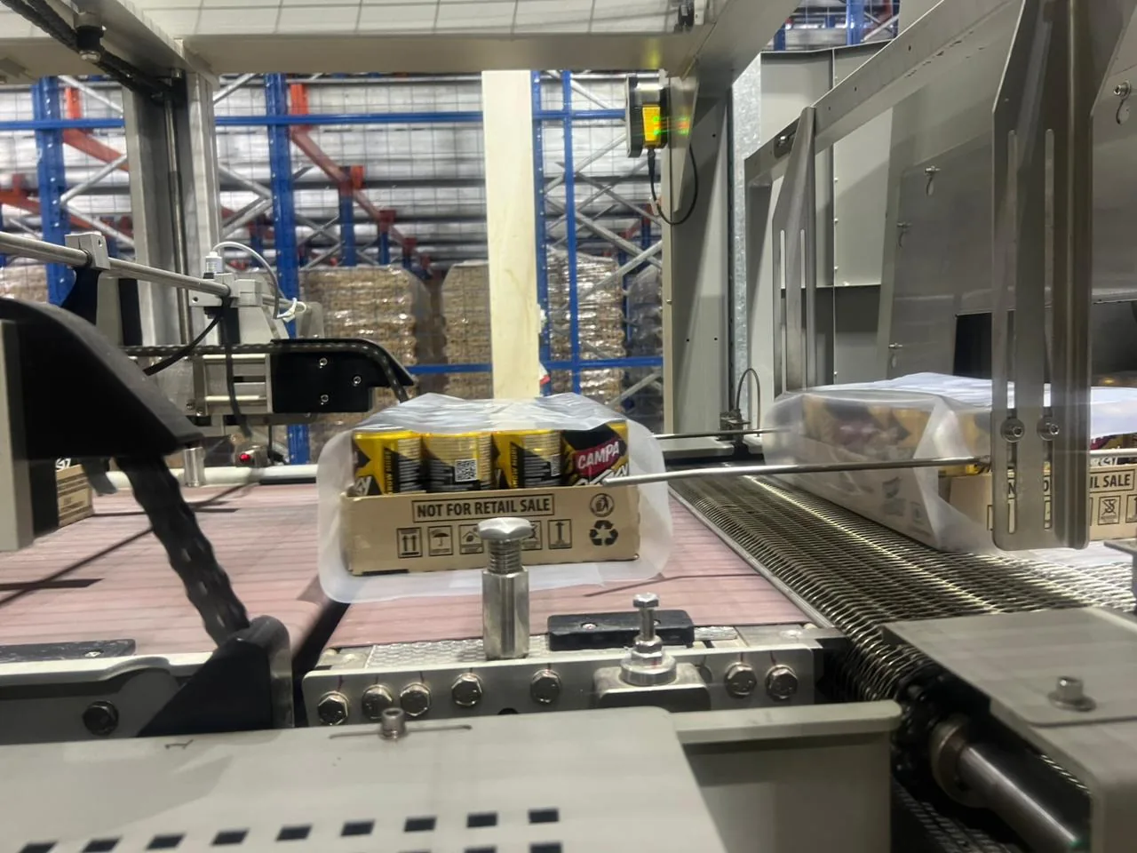 Tray shrink packer in operation on the can line