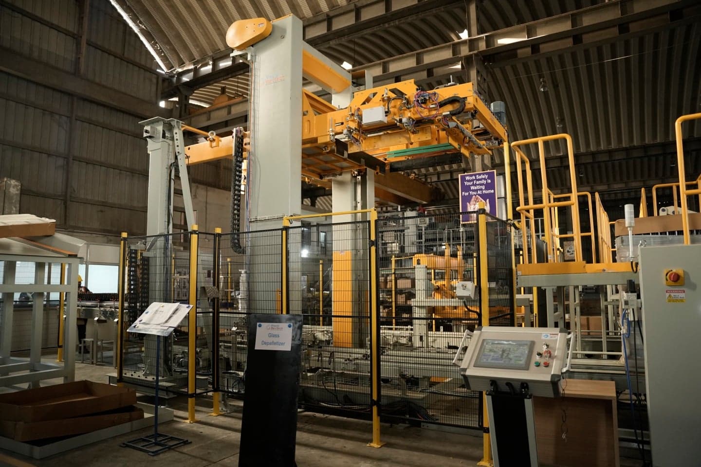 RAPIDdepal-B glass bottle de-palletiser, full machine view