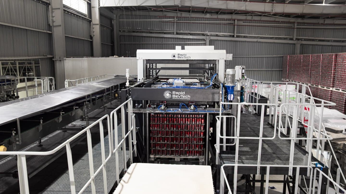 RAPIDde-pal de-palletiser on CSD can line, full machine