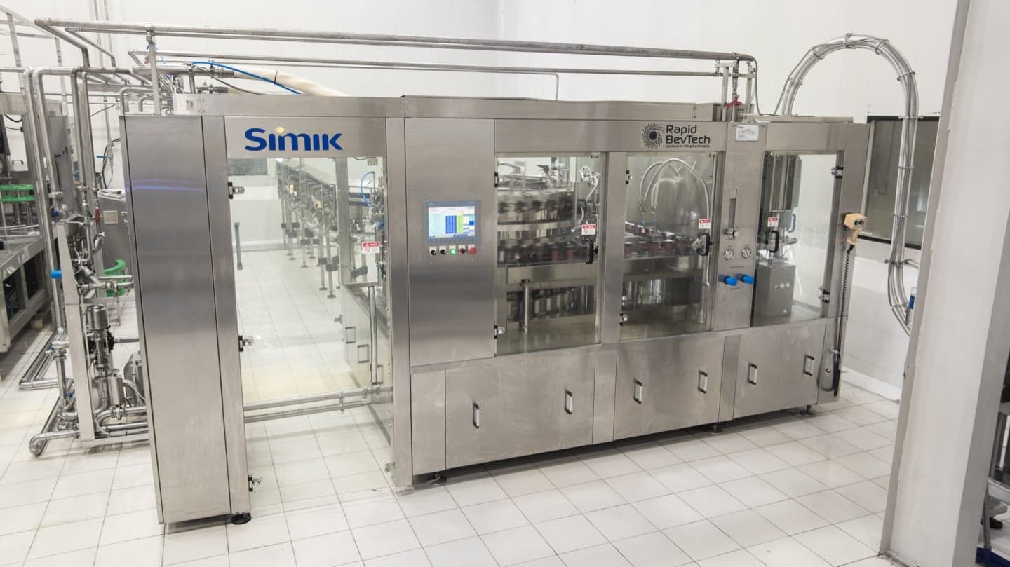 RAPIDfill-C CSD filler, full front view in cleanroom