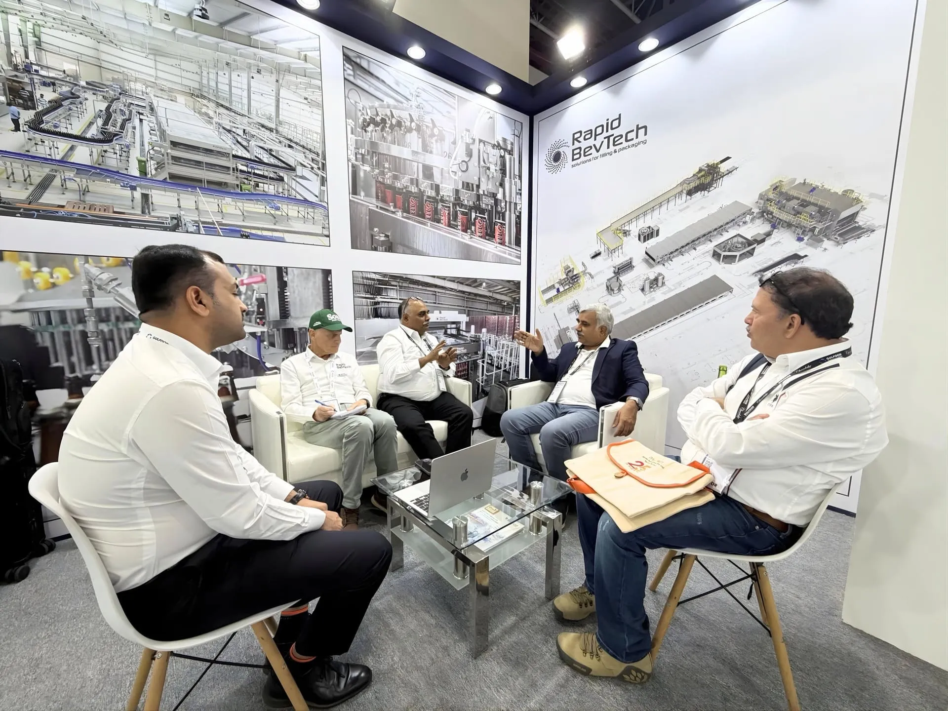 Stand de Rapid BevTech en Gulfood Manufacturing 2025, Dubái