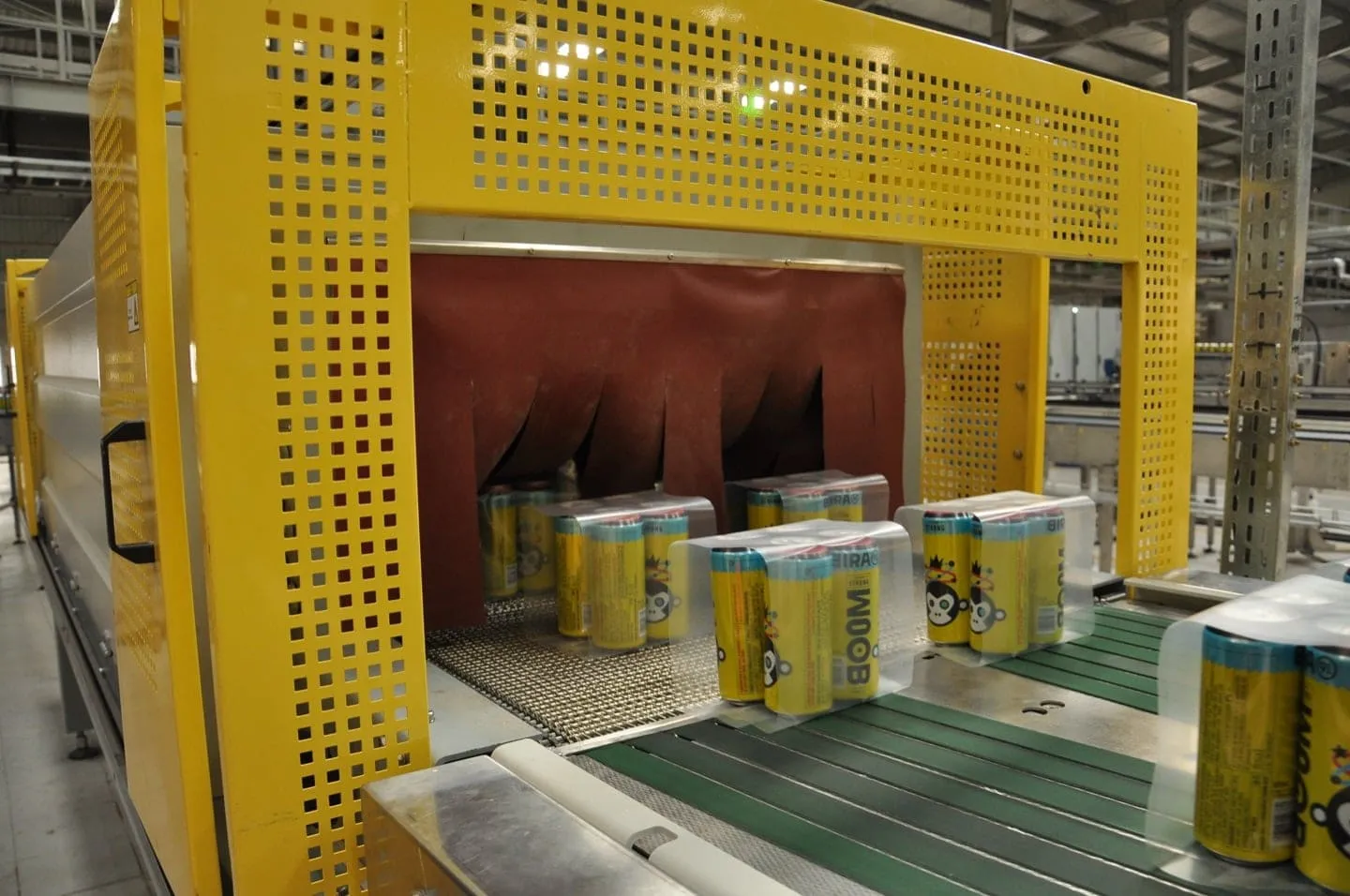 RAPIDshrink, Gebinde beim Einlauf in den Schrumpftunnel