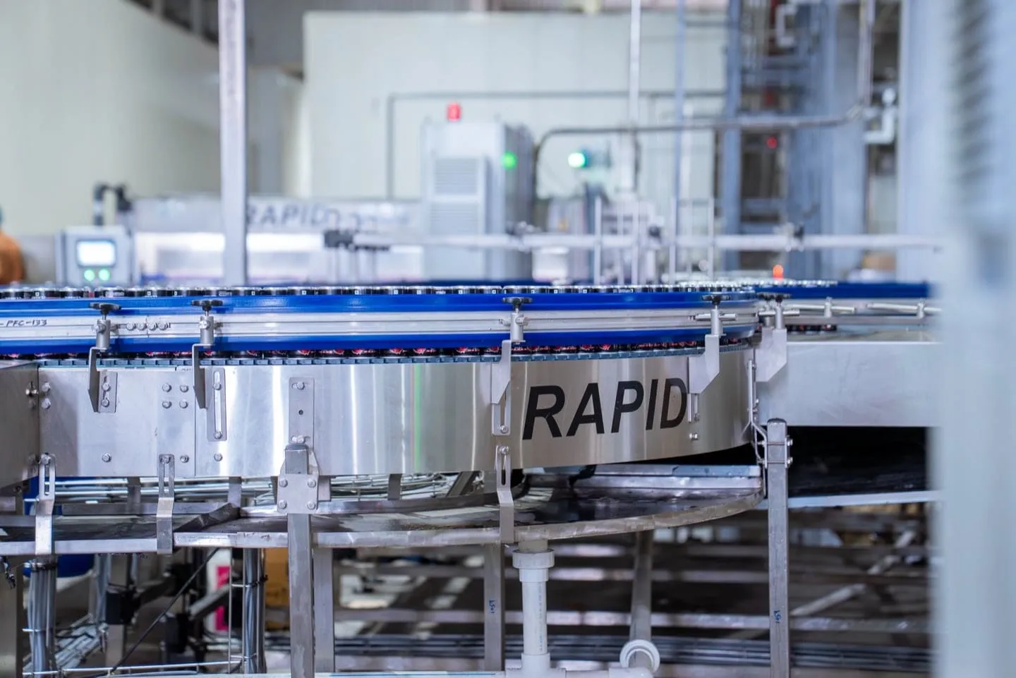 RAPIDcon-C, Massenstrom von Dosen in der Kurve